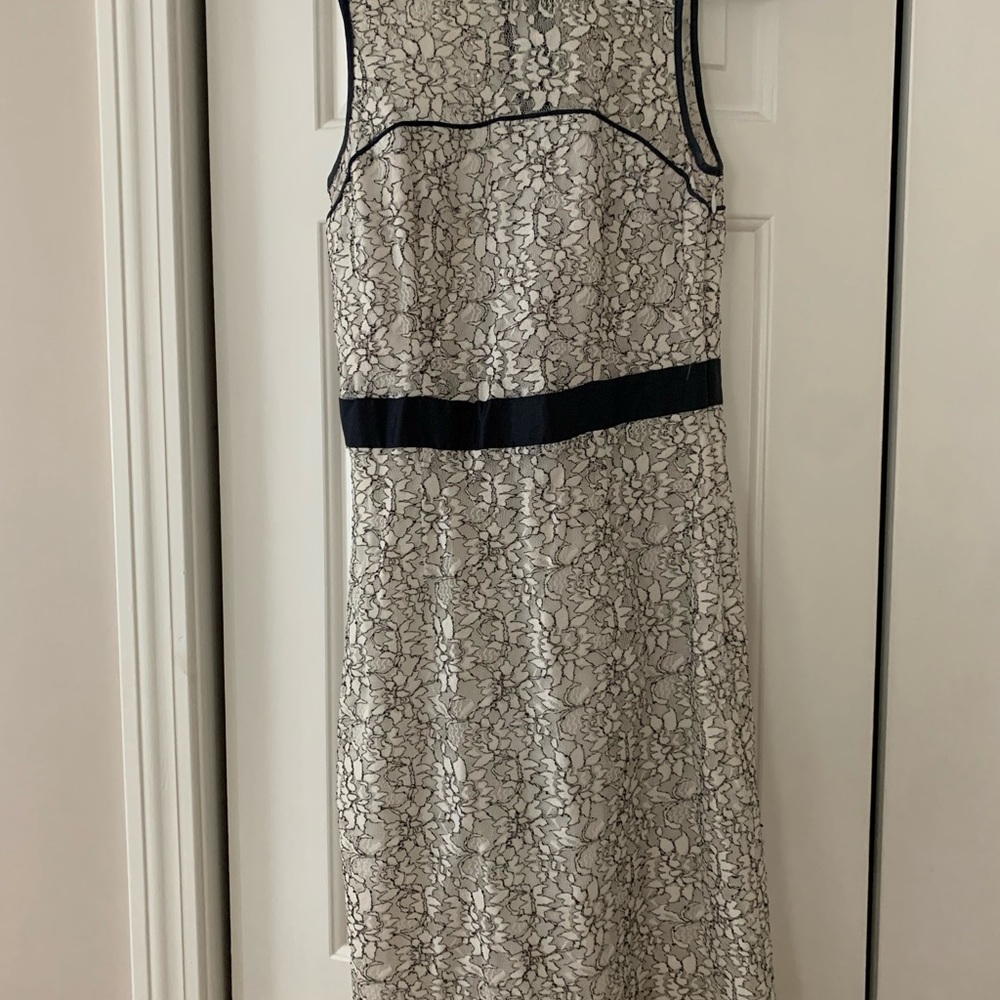 Banana Republic - knee length lace dress. Sz 4